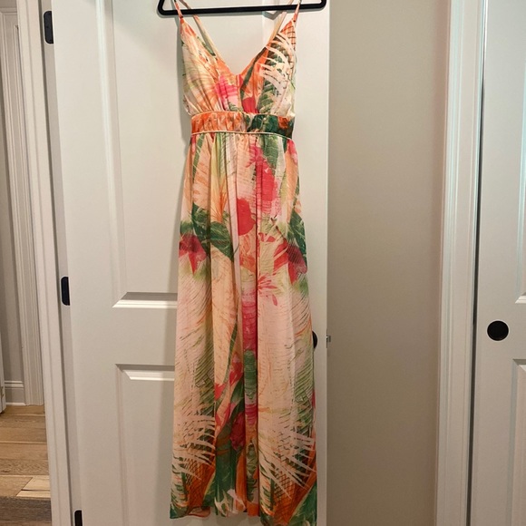 VENUS Dresses & Skirts - Flowy dress!  Perfect for a wedding!! NEVER WORN!